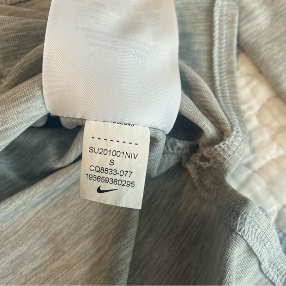 Nike Yoga Pilates Dri-Fit Light Heather Gray Hooded Cropped Pullover Size Small - Picture 5 of 9